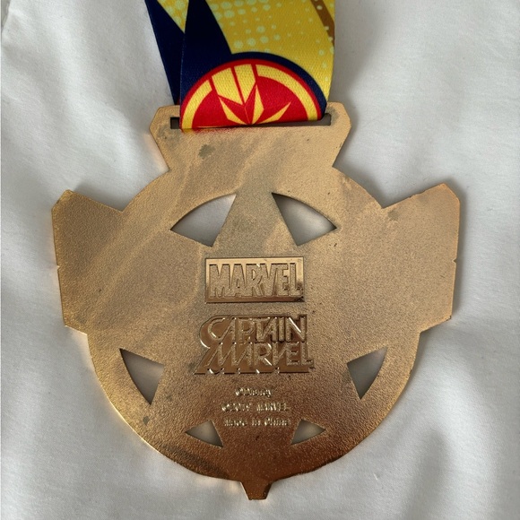 RunDisney 2019 Virtual Series Marvel Medal And Medallion Set - Picture 4 of 16